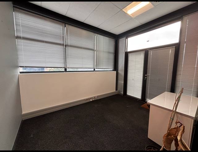 156M² OFFICE TO LET IN DURBANVILLE CENTRAL